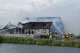 Lammetjes uit brandende schuur gered in Avenhorn