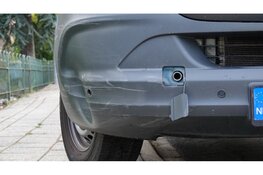 Twee personen gewond na botsing tussen scooter en bezorgbusje