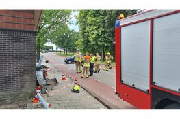 Automobilist rijdt stroomkasten uit de grond en zorgt voor flinke ravage