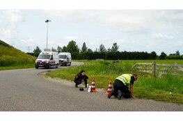 Fietser overleden na aanrijding met auto, bestuurder aangehouden