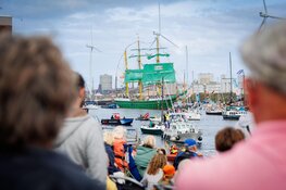 Veel bekijks bij Sail in IJmuiden tijdens vaartocht naar Amsterdam