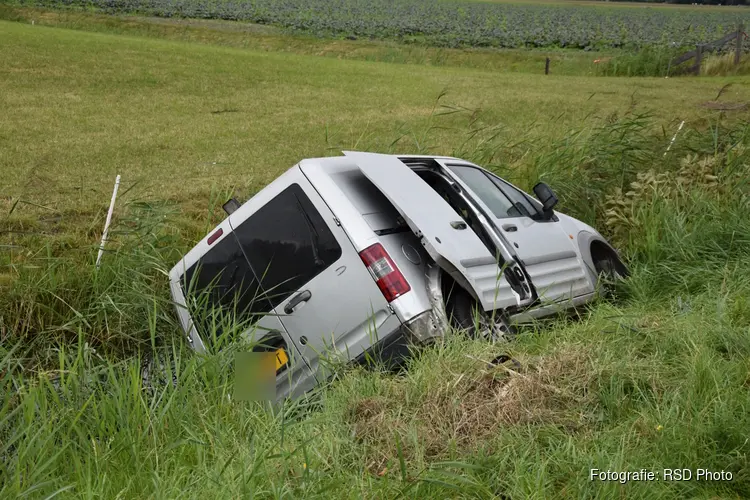 Automobilist belandt in sloot in Hoogwoud