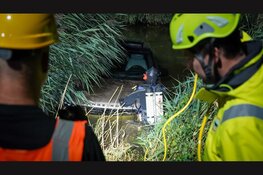 Telekraan ingezet om auto van € 180.000 euro uit sloot te halen