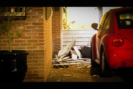 Zware schade na explosie bij woning in Wervershoof