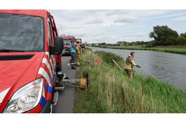 Zeer grote zoekactie langs dijk in Heerhugowaard; boot en helikopter ingezet