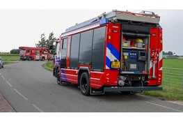 Bewoner komt thuis en ontdekt brand op dak van woning in Spierdijk