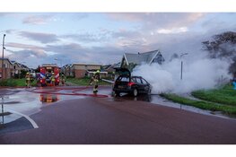 Auto door brand verwoest in Spierdijk