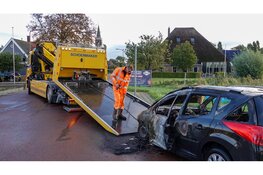 Auto door brand verwoest in Spierdijk
