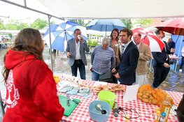 De gezonde agrarische markt met proeverij en beleving zorgt voor verbinding. Opening door boer Roel om 11 uur.