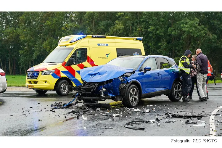 Gewonde na ongeval tussen drie voertuigen op de N506