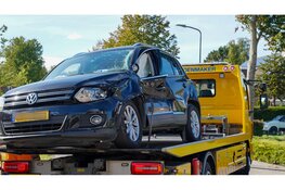 Aanrijding tussen auto en trekker op kruising in De Goorn