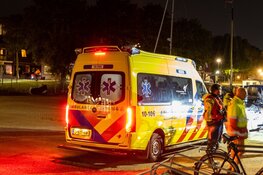 Persoon valt uit boot op Visserseiland