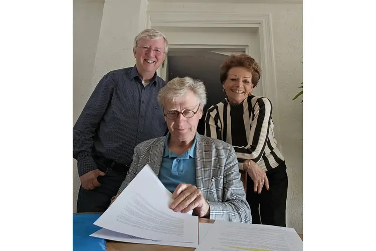 Auteur Joep Scholten tekent bij Uitgeverij Doornwater voor zijn nieuwe roman Meijer de Hond