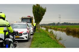 Auto belandt in sloot Wervershoof