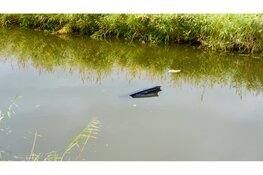 Auto belandt in sloot Wervershoof