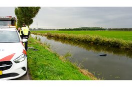 Auto belandt in sloot Wervershoof