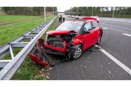 Veel schade na aanrijding op A7 bij Wognum