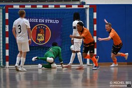 RKAV Volendam pakt eerste driepunter in derby bij HV Hoorn