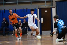 RKAV Volendam pakt eerste driepunter in derby bij HV Hoorn