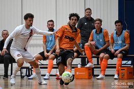 RKAV Volendam pakt eerste driepunter in derby bij HV Hoorn