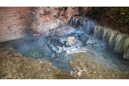 Hoge vlammen en veel schade bij meerdere brandstichtingen in Hoornse wijk