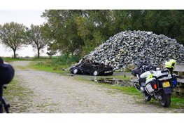 Auto aangetroffen in Trintelhaven op dijk tussen Lelystad en Enkhuizen