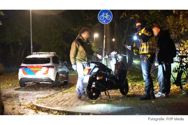 Scooterrijder rijdt tegen omgevallen boom en raakt gewond
