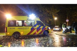Scooterrijder rijdt tegen omgevallen boom en raakt gewond