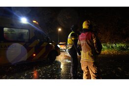 Scooterrijder rijdt tegen omgevallen boom en raakt gewond