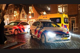 Man klimt in lantaarnpaal en raakt zwaargewond