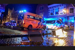 Man klimt in lantaarnpaal en raakt zwaargewond