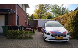 Verborgen wietplantage aangetroffen onder oprit en schuur van vrijstaande woning in Hoorn
