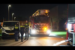 Brandweer rukt groots uit voor brand bij bedrijfspand in Zwaag