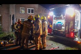 Veel rook en roetschade na brand in woning Midwoud