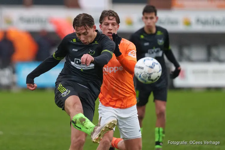 VVS '46 verliest in doelpuntenshow van De Valken, Grasshoppers verrast koploper