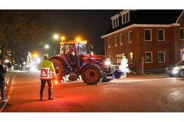 Sfeervolle Trekker Lichtjesoptocht brengt West-Friesland in kerstsfeer