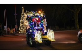 Sfeervolle Trekker Lichtjesoptocht brengt West-Friesland in kerstsfeer