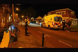 Fietser en bromfietser botsen op Dorpsstraat in Obdam