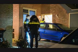 Explosie bij voordeur van woning in Zwaag