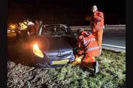 Auto raakt van de weg op N307