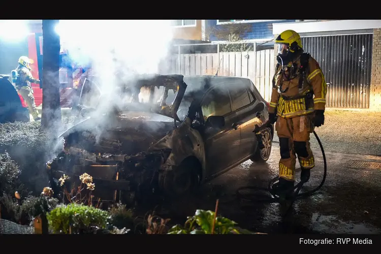 Auto door brand verwoest in Hoogkarspel
