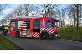 Automobiliste botst frontaal op los geschoten aanhanger in Westwoud