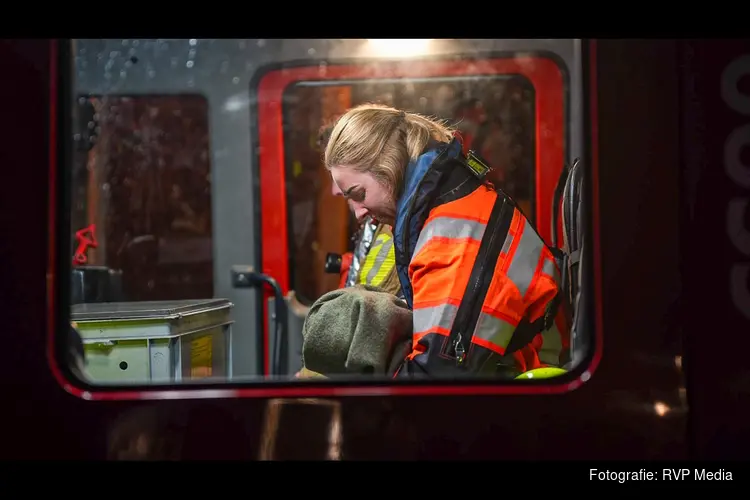 Kat redt het niet in ijskoud water, ondanks inzet brandweer
