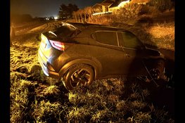 Gladheid zorgt voor eenzijdig ongeval met veel schade in Lutjebroek