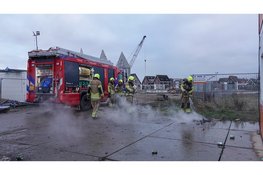 Brandweer blust vuurtje op bouwplaats in Ursem