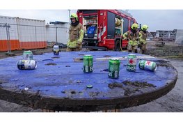 Brandweer blust vuurtje op bouwplaats in Ursem