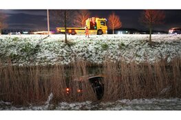 Automobilist belandt in water langs N240, ongeval veroorzaakt door plaatselijke gladheid