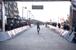 Elegante actie bezorgt Pepijn Veenings titel jubileumeditie GP Groot Egmond-Pier-Egmond
