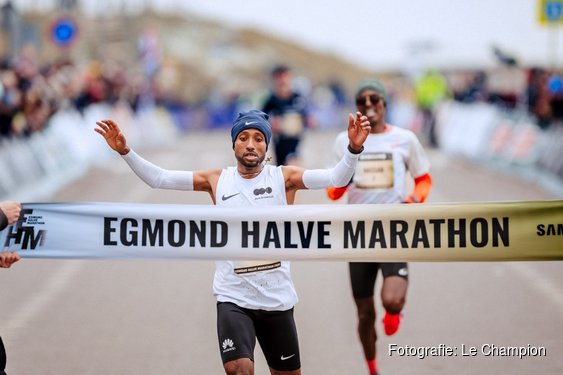 Egmond trotseert elementen: Niyonkuru zegeviert, Niesten en Brinkman op podium