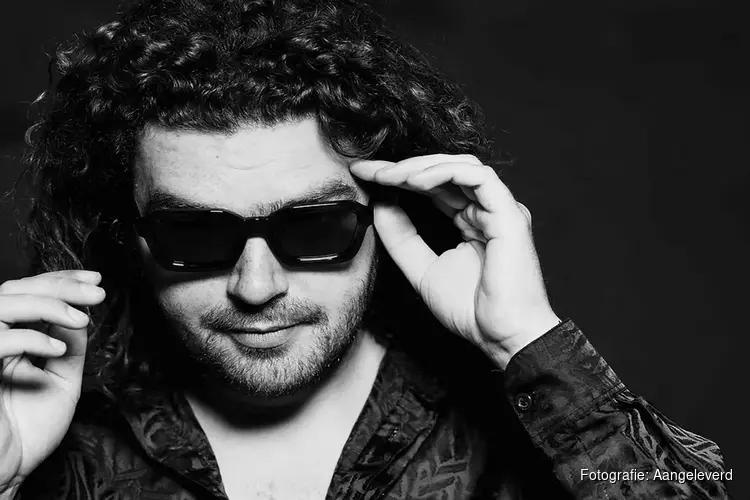 Flip Noorman zingt Shane MacGowan tot leven in tribuutconcert in Hemels